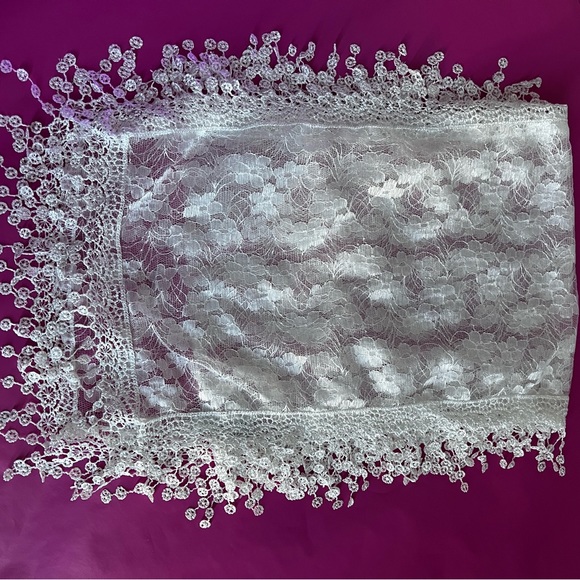 Marie Claire last scarf - Picture 3 of 4